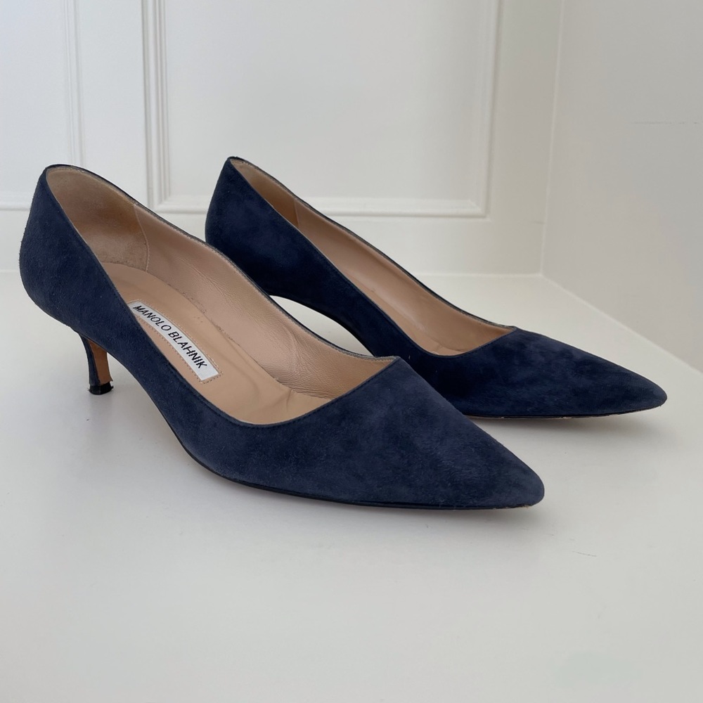 Manolo Blahnik Navy Suede Kitten Heel EU 38/US 7